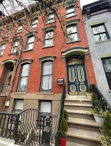 262 7th St, Hoboken, NJ 07030