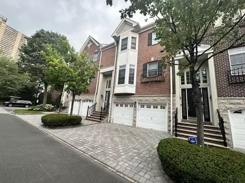 522 Harbor Pl, West New York, NJ 07093