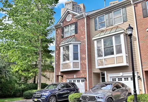 242 Brower Ct, West New York, NJ 07093