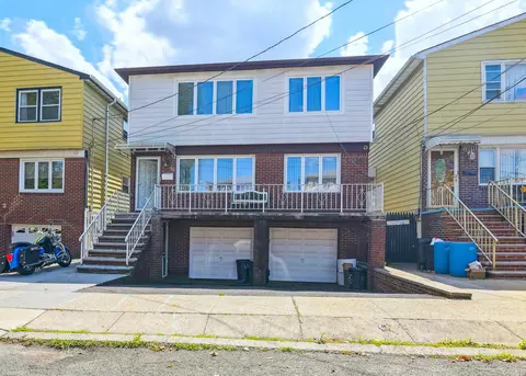 16 Packard St, Bayonne, NJ 07002