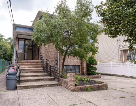 124-126 W 33rd St #1, Bayonne, NJ 07002