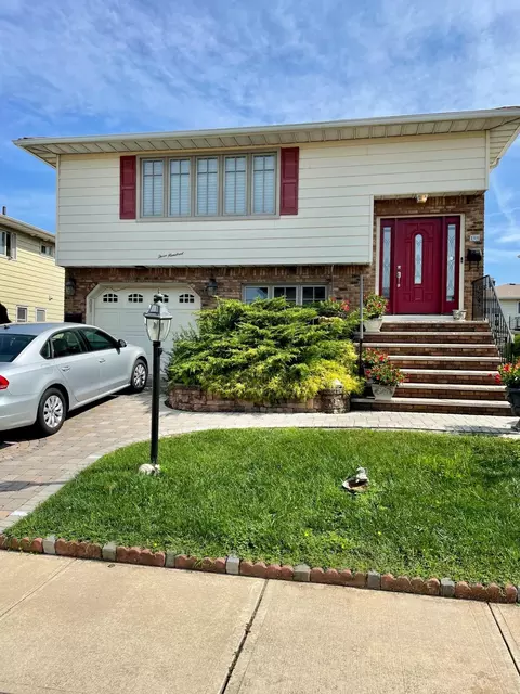 300 Hagan Pl, Secaucus, NJ 07094