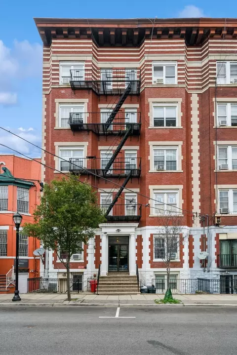 320 49th St #2D, Union City, NJ 07087