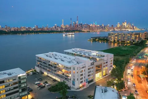 3 Somerset Ln #516, Edgewater, NJ 07020