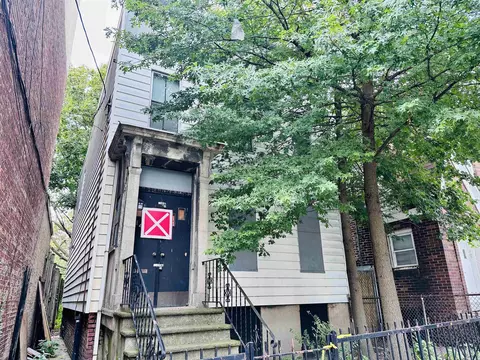1413 New York Ave, Union City, NJ 07087