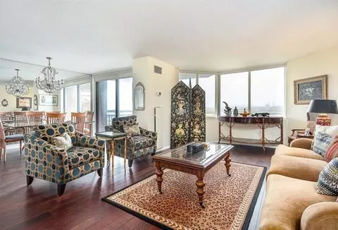 935 Harmon Cove Tower #935, Secaucus, NJ 07094