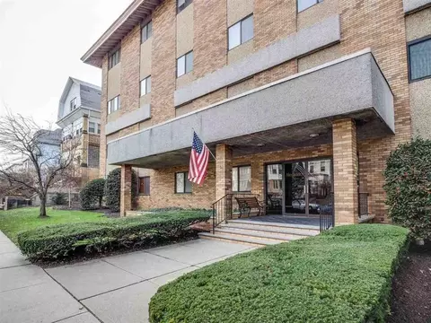 86 W 33rd St #304, Bayonne, NJ 07002