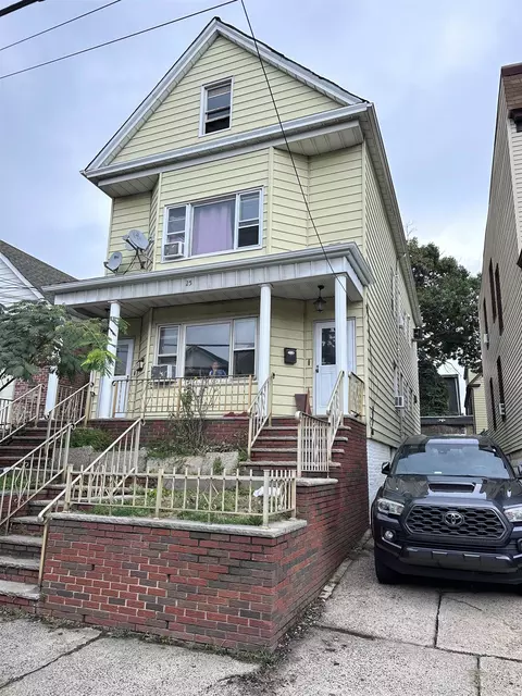 25 W 17th St, Bayonne, NJ 07002