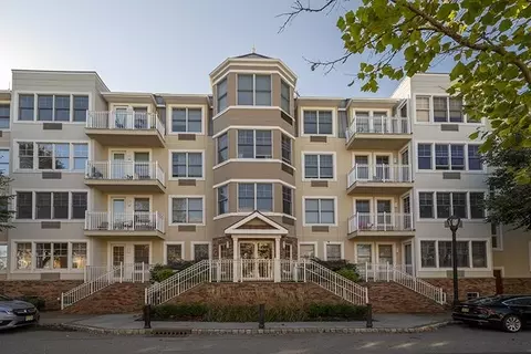 30 Constitution Way #202, Jersey City, NJ 07305