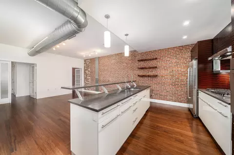 650 Montgomery St #205, Jersey City, NJ 07306
