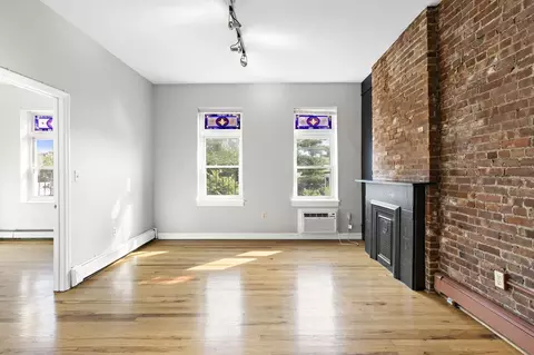 207 14th St #4R, Hoboken, NJ 07030