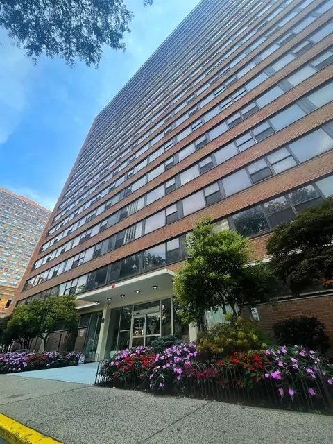 135 Montgomery St #13C, Jersey City, NJ 07302