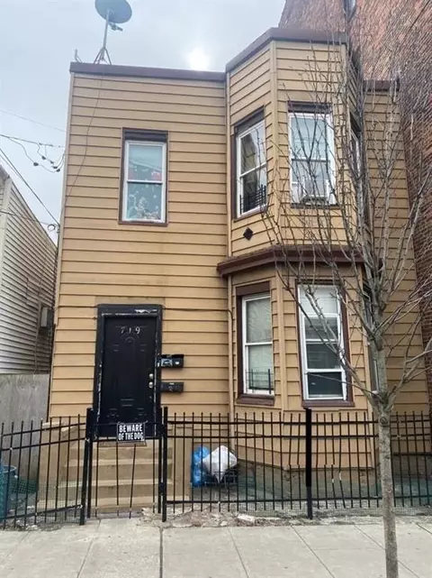 719 8th St, Union City, NJ 07087