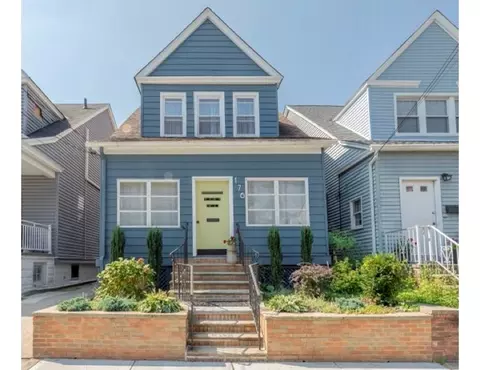 176 W 8th St, Bayonne, NJ 07002