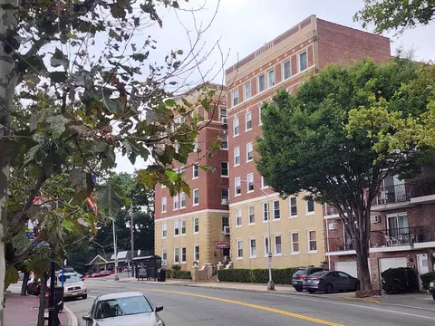 6701 Blvd E #E5, West New York, NJ 07093