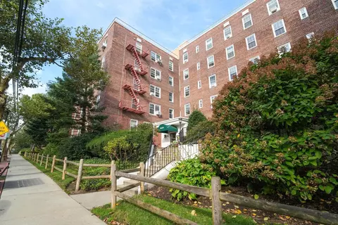 8450 Blvd E #2G, North Bergen, NJ 07047