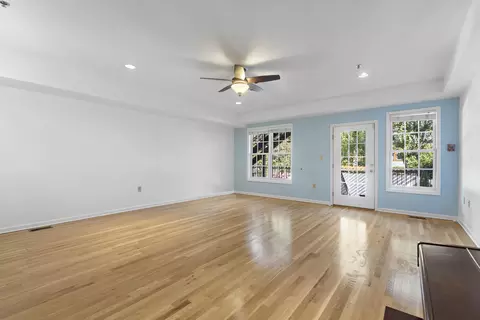 244 6th St #1, Jersey City, NJ 07302