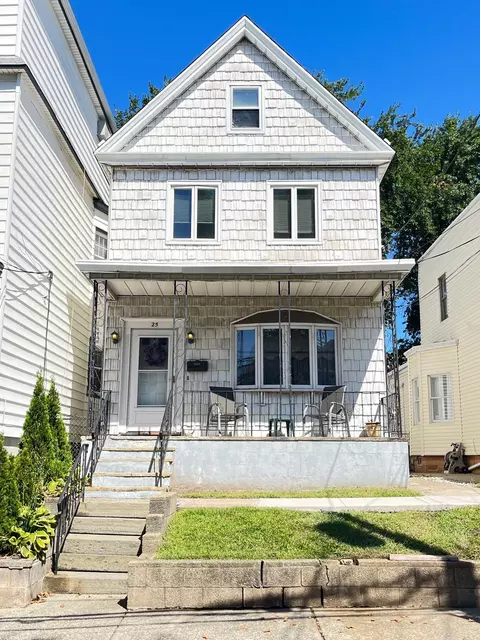 25 E 44th St, Bayonne, NJ 07002