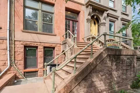 256 Montgomery St #2, Jersey City, NJ 07302