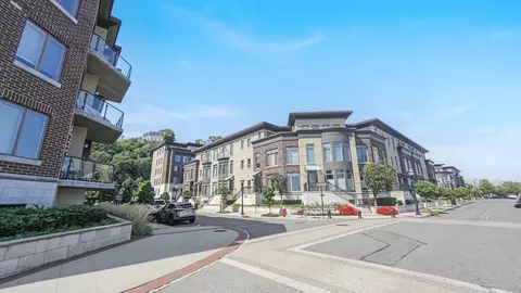 22 Cambridge Way, Weehawken, NJ 07086