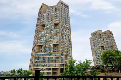 7004 Blvd E #10M, Guttenberg, NJ 07093