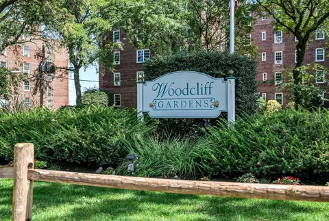 8650 Blvd E #1B, North Bergen, NJ 07047