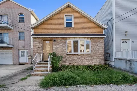 86 W 19th St, Bayonne, NJ 07002