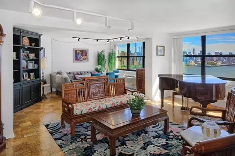 7004 Blvd E #34E, Guttenberg, NJ 07093