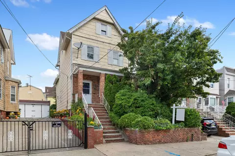 33 E 43rd St, Bayonne, NJ 07002