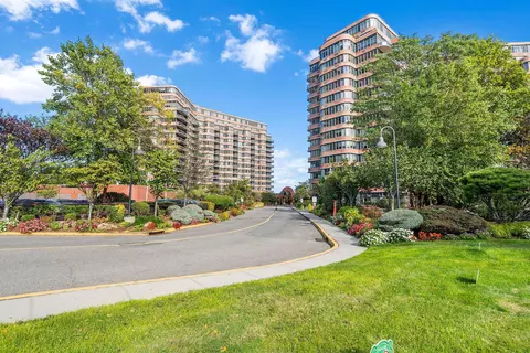 100 Carlyle Dr #2GS, Cliffside Park, NJ 07010