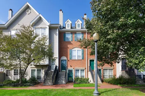 151 Cottonwood St, Jersey City, NJ 07305