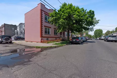 78-80 W 48th St #2B, Bayonne, NJ 07002