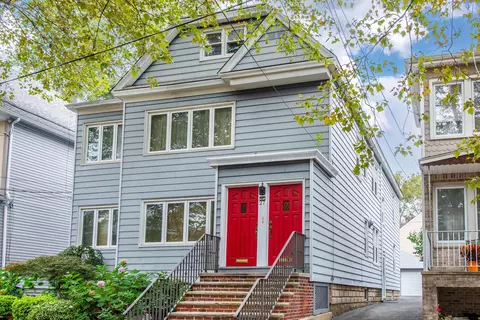 27 Lincoln Pkwy, Bayonne, NJ 07002