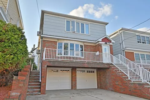 473 Avenue E, Bayonne, NJ 07002