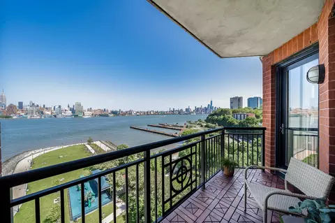 1025 Maxwell Ln #1002, Hoboken, NJ 07030