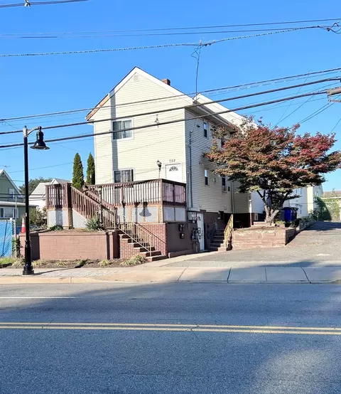 752 River Dr, Garfield, NJ 07026