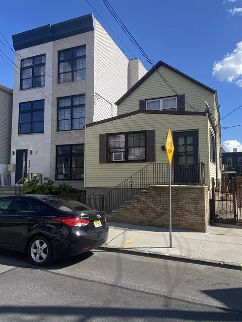 192 Cambridge Ave, Jc Heights, NJ 07307