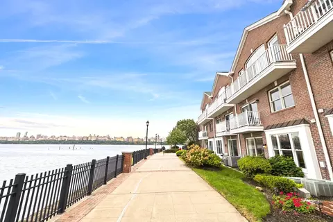 54 Lydia Dr #54, Guttenberg, NJ 07093