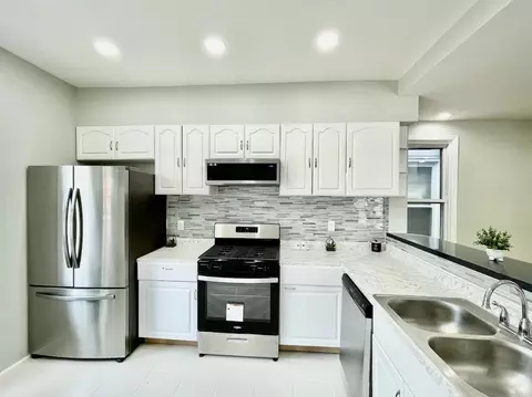 142 Wade St, Jersey City, NJ 07305