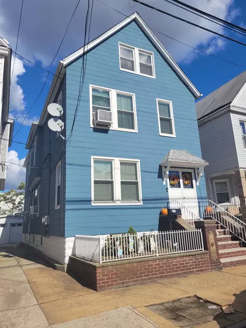 151 W 19th St, Bayonne, NJ 07002