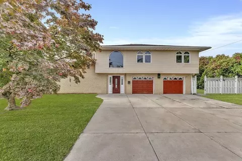 12 Valley Ct, Secaucus, NJ 07094