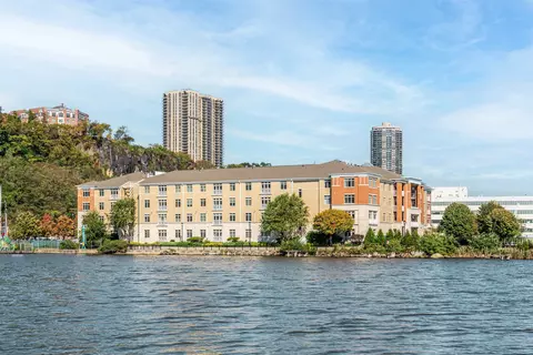 7400 River Rd #207, North Bergen, NJ 07047