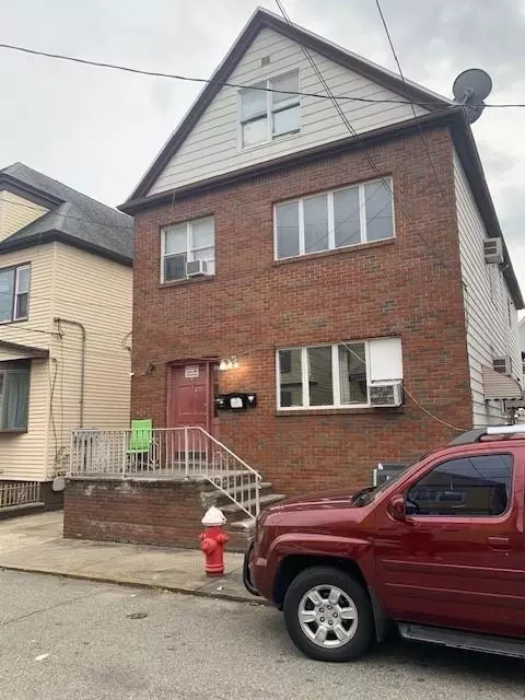 162 W 33rd St, Bayonne, NJ 07002