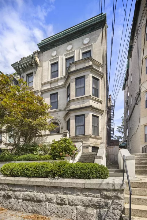 927 Hudson St #1, Hoboken, NJ 07030