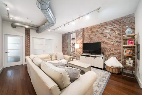 650 Montgomery St #304, Jersey City, NJ 07306