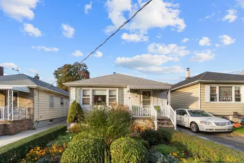 23 W 2nd St, Bayonne, NJ 07002
