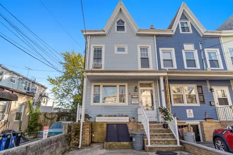 10 W 52nd St, Bayonne, NJ 07002