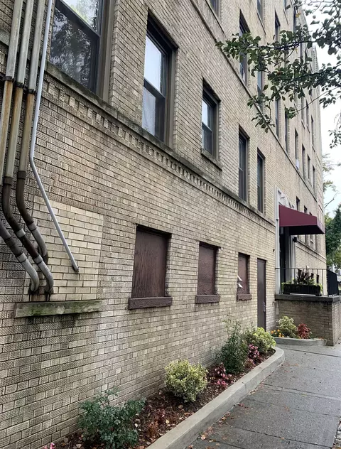 787 Summit Ave #14, Jersey City, NJ 07307
