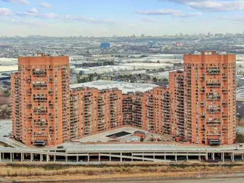 416 Harmon Cove Tower #416, Secaucus, NJ 07094
