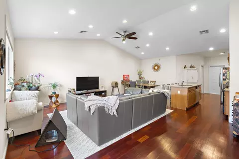 620 38th St #905, Union City, NJ 07087